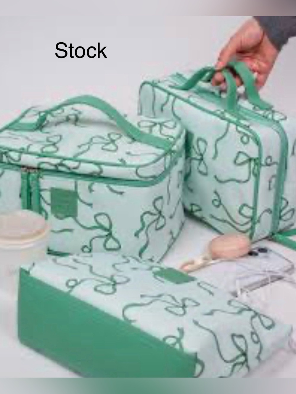 Tender Love + Carry Toiletry Bag Green Bows - Picture 3 of 14